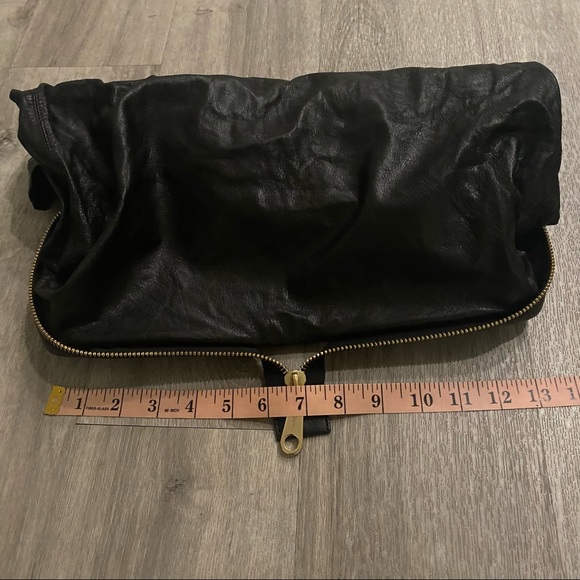 VINTAGE CHLOE Black compact and foldable leather and gold bag - Picture 4 of 14